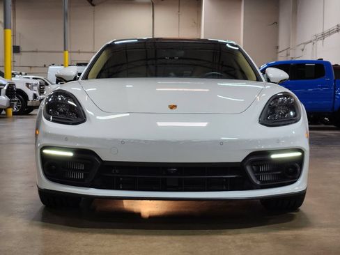 Used 2022 Porsche Panamera image 2