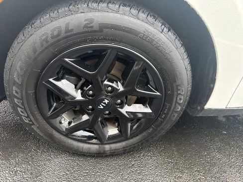 Certified 2021 Kia Soul S image 9