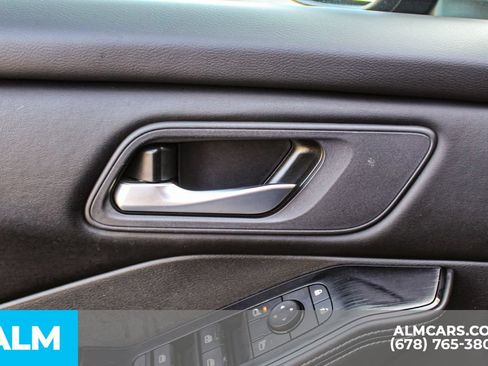 Used 2025 Nissan Rogue SV FWD image 40