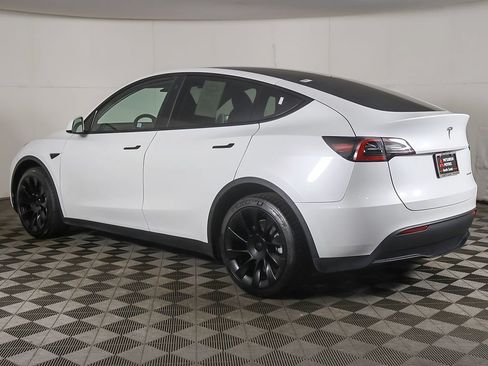 Used 2023 Tesla Model Y AWD image 10