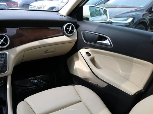 Used 2016 Mercedes-Benz GLA 250 image 38