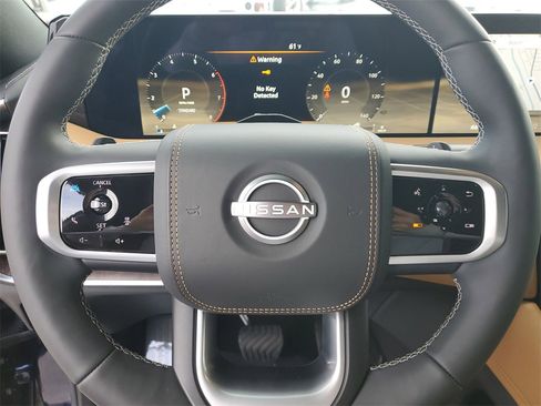 Certified 2025 Nissan Armada Platinum Reserve image 32