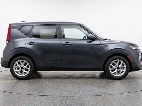 Used 2025 Kia Soul LX w/ LX Technology Package FWD image 11