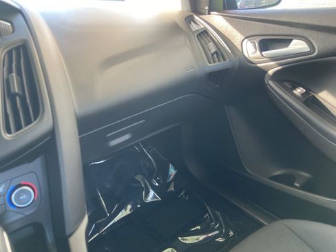 Used 2017 Ford Focus SE image 29
