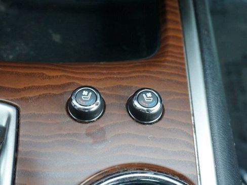 Used 2020 Nissan Pathfinder Platinum image 23