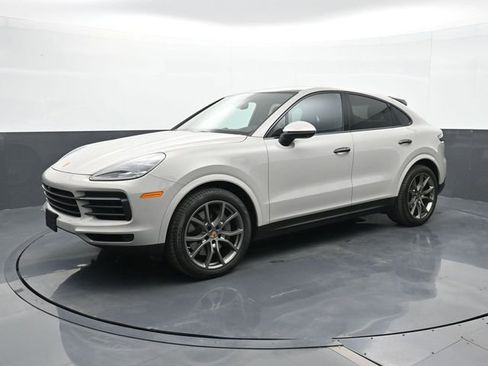 Certified 2022 Porsche Cayenne S AWD/4WD image 1