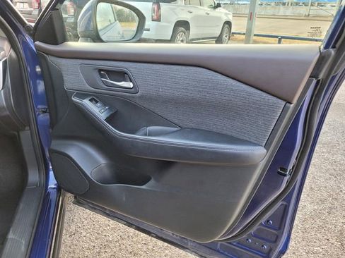 Used 2023 Nissan Rogue SV image 9