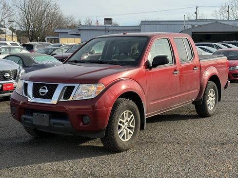 Used 2018 Nissan Frontier SV image 2