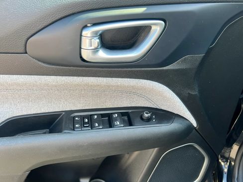 Used 2022 Jeep Compass Latitude AWD/4WD image 13
