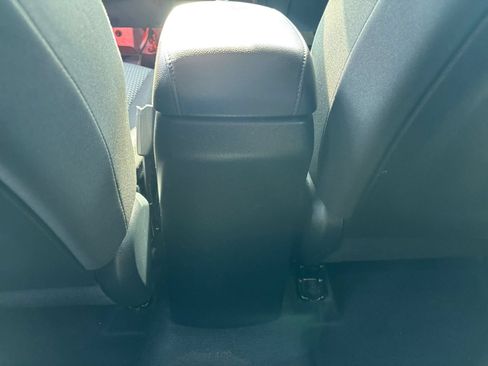 Used 2025 Kia Soul LX w/ LX Technology Package FWD image 19