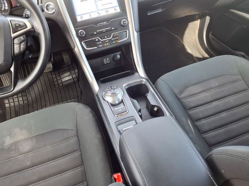 Used 2019 Ford Fusion SE image 9