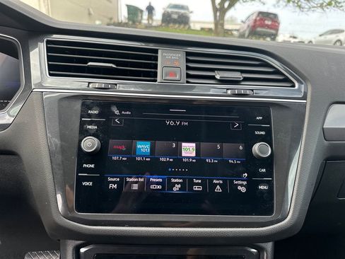 Used 2024 Volkswagen Tiguan SE image 14