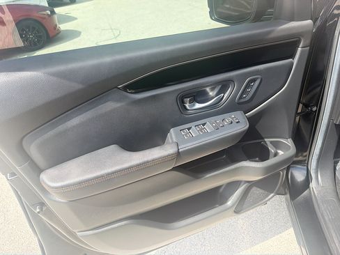 Used 2025 Honda Pilot TrailSport image 16