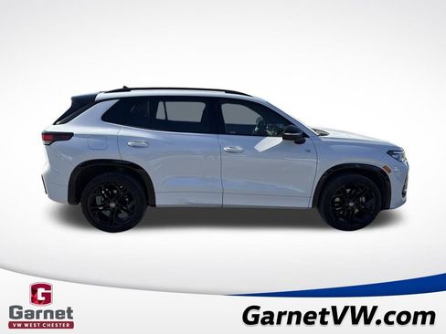 Used 2025 Volkswagen Tiguan SE R-Line image 6