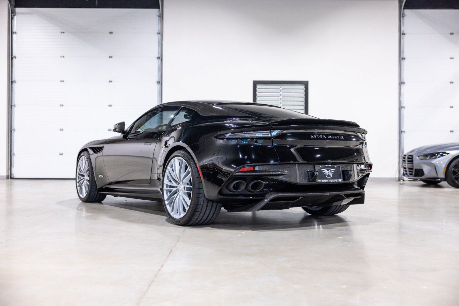 Used 2022 Aston Martin DBS Superleggera RWD image 6