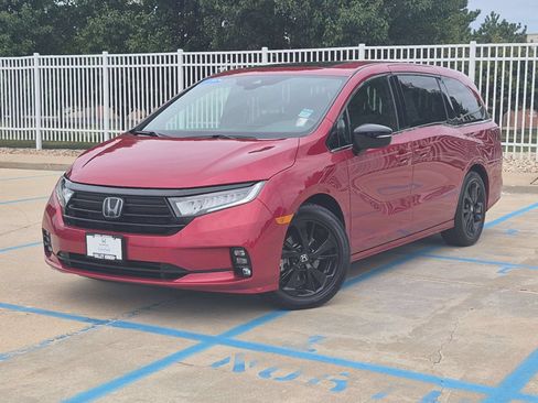 Used 2024 Honda Odyssey Sport image 2