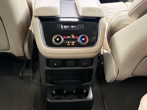 Used 2018 Lincoln Navigator Select w/ Technology Package RWD image 9