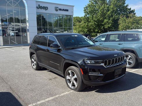 Used 2023 Jeep Grand Cherokee Limited AWD/4WD image 1