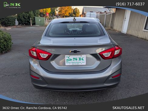 Used 2018 Chevrolet Cruze LT FWD image 9
