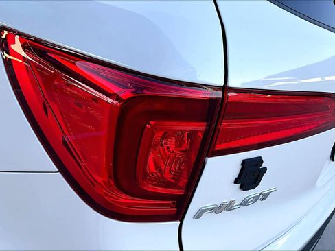 Used 2018 Honda Pilot Touring image 28