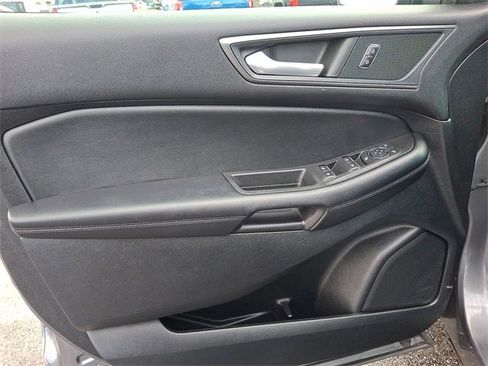 Used 2022 Ford Edge SE w/ Black Appearance Package image 13