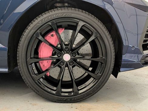 Used 2020 Lamborghini Urus AWD/4WD image 11