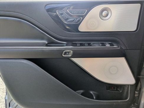 Used 2021 Lincoln Aviator Reserve w/ Equipment Group 208A RWD image 8