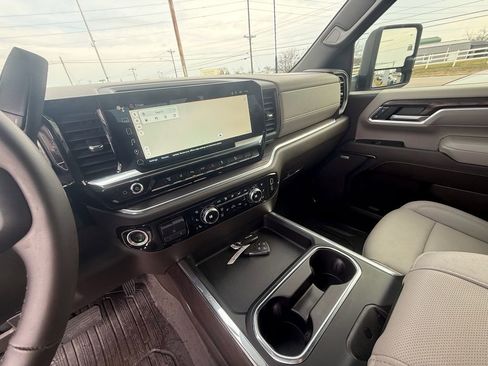 Used 2024 GMC Sierra 2500 SLT w/ SLT Premium Package image 15