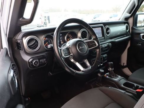 Used 2020 Jeep Wrangler Unlimited Sahara image 12