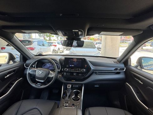 Used 2025 Toyota Highlander XSE AWD/4WD image 37