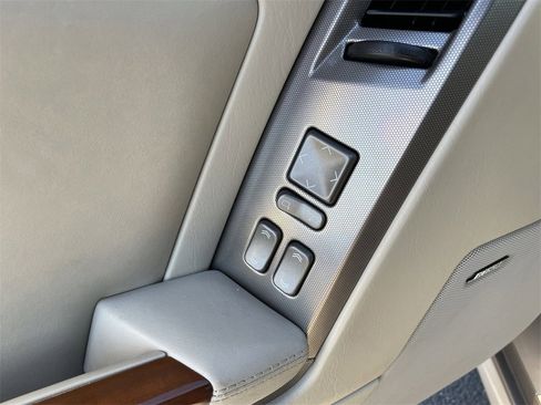 Used 2005 Cadillac XLR image 20