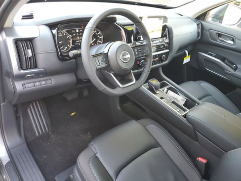 New 2025 Nissan Pathfinder SL image 13