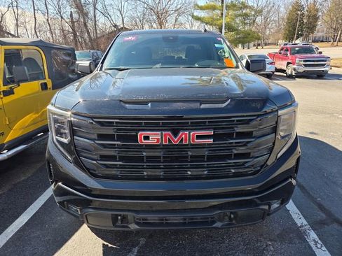 Used 2024 GMC Sierra 1500 Elevation image 2