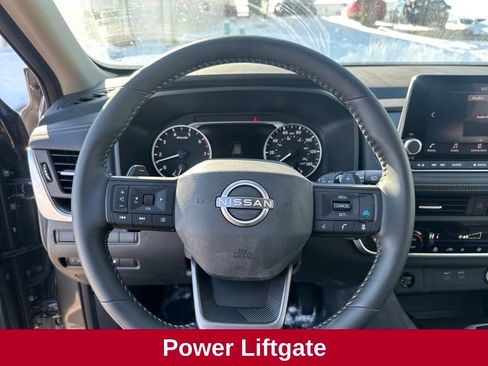 Used 2025 Nissan Rogue SV w/ SV Premium Package image 11