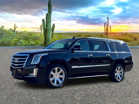 Used 2020 Cadillac Escalade ESV Luxury image 2