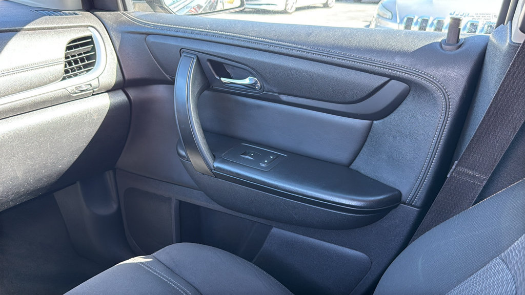 Used 2017 Chevrolet Traverse LT FWD image 27