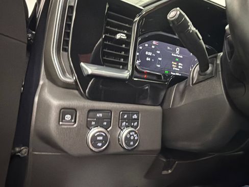 Used 2025 GMC Sierra 1500 SLT AWD/4WD image 34