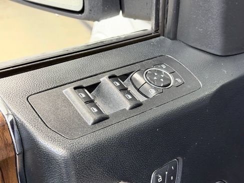 Used 2019 Ford F150 Lariat AWD/4WD image 9