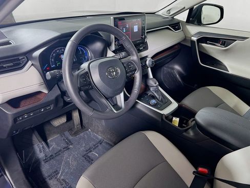 Certified 2022 Toyota RAV4 Limited w/ Limited Grade Weather Package AWD/4WD image 10
