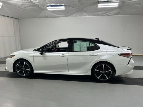 Used 2019 Toyota Camry XSE image 5