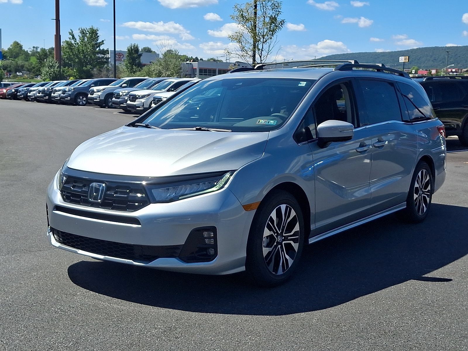 New 2026 Honda Odyssey Elite image 2