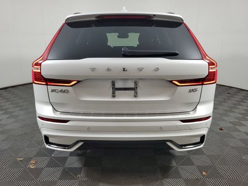 Used 2023 Volvo XC60 B5 Plus w/ Climate Package FWD image 7