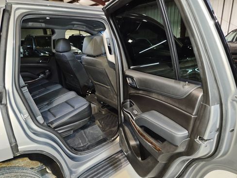 Used 2019 Chevrolet Tahoe 4WD w/ Enhanced Driver Alert Package image 23