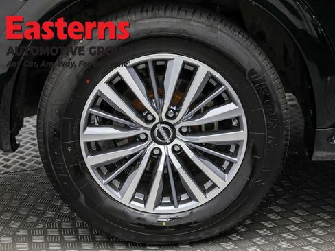 Used 2022 Nissan Armada SV w/ SV Appearance Package image 32