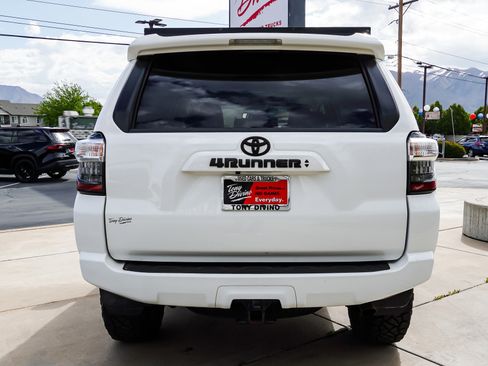 Used 2021 Toyota 4Runner SR5 Premium w/ Moonroof Package AWD/4WD image 7