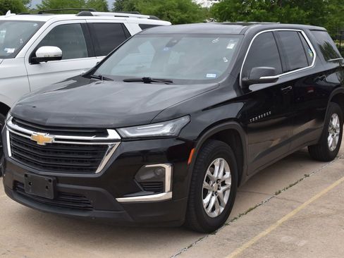 Used 2023 Chevrolet Traverse LS w/ Safety Package image 2