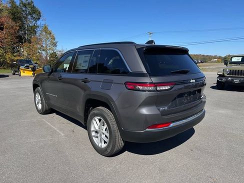 New 2025 Jeep Grand Cherokee Laredo X w/ Luxury Tech Group I AWD/4WD image 3
