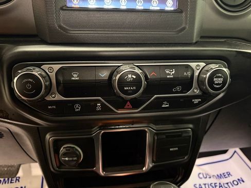 Used 2022 Jeep Wrangler Unlimited Sport image 28