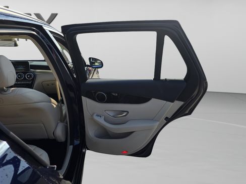 Used 2019 Mercedes-Benz GLC 300 image 23