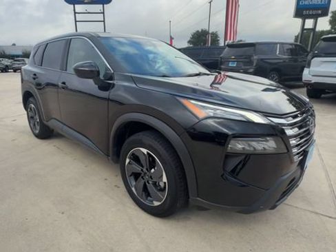 Used 2025 Nissan Rogue SV FWD image 2